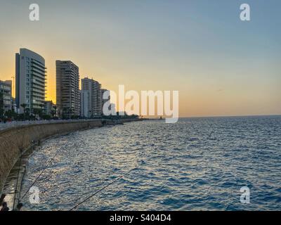 Beyrouth Liban Paysage urbain au coucher du soleil sur la mer Méditerranée - Moyen-Orient Banque D'Images