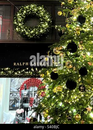 Ralph Laurent décorations de Noël et lumières sur le devant du magasin de la rue Bond, décembre 2022 Banque D'Images