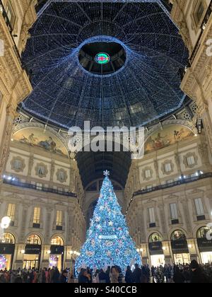 SWAROVSKI décorations d'arbre de Noël et de plafond à Galleria, Milano, Italie Banque D'Images