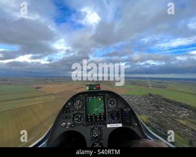 Planeur Schempp-Hirth Duo Discus en vol montrant le tableau de bord. Banque D'Images