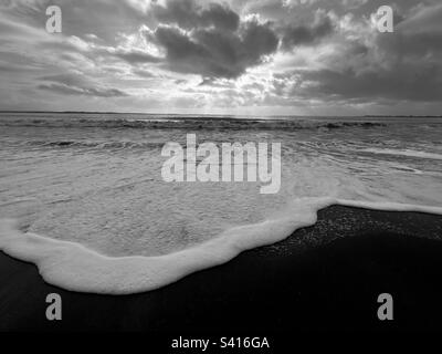 Lapping the Shore - Ocean Shores WA-USA Banque D'Images