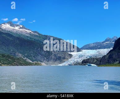 Août 2022, glacier Mendenhall, lac Mendenhall, forêt nationale de Tongass, Juneau, Alaska, États-Unis Banque D'Images