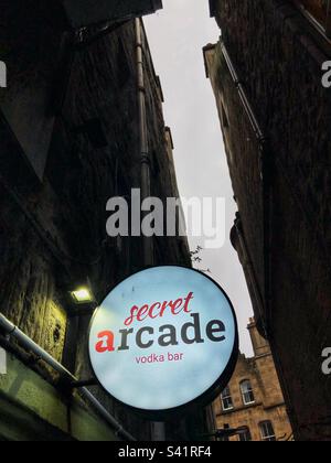 Bar secret d'arcade vodka dans l'allée Banque D'Images