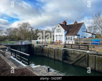 Sandford Lock sur la Tamise près d'Oxford. Banque D'Images