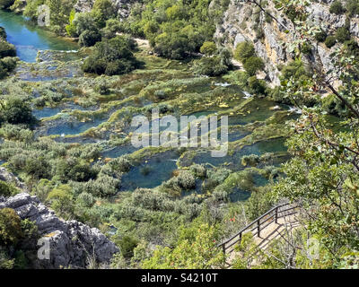 Les cascades de la rivière Krka près de Roski Slap à Dalmatie, Croatie Banque D'Images