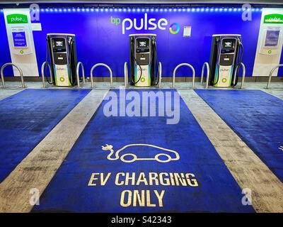 Un point de charge BP Pulse Electric Vehicle dans le centre de Londres. Banque D'Images