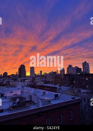 Coucher de soleil sur la ville de New York sur 13 janvier 2023. Banque D'Images