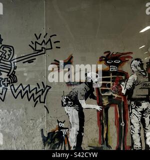 Banksy Art hommage au Basquiat sur le mur de Barbican protégé par le plexiglas à Londres Banque D'Images