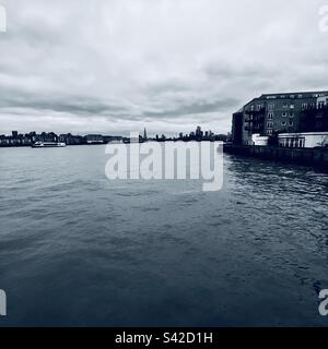 Vue sur la Tamise canary Wharf Londres Banque D'Images