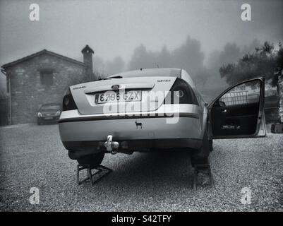 Réparer une voiture, Catalogne, Espagne. Banque D'Images