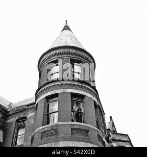 Noir et blanc de Wilson Castle Tower à Proctor, Vermont, USA. Tourelle à architecture en briques. Espace vide pour la copie. Banque D'Images