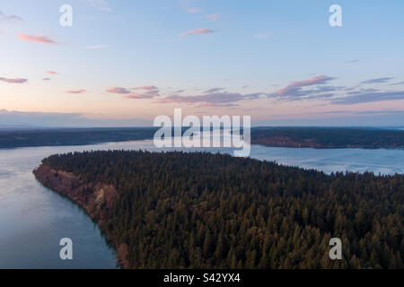 Le Tacoma Narrows d'en haut point Defiance au coucher du soleil Banque D'Images