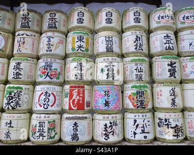 Fûts de saké décoratifs à Kyoto au Japon Banque D'Images