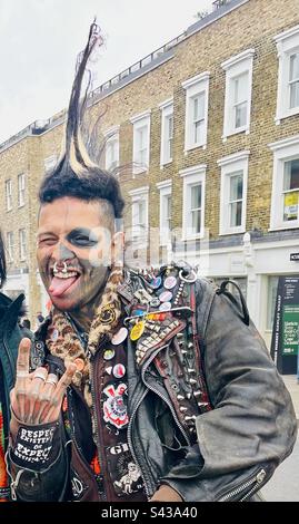 Un punk britannique dans la région du marché de Camden à Londres, au Royaume-Uni. Banque D'Images