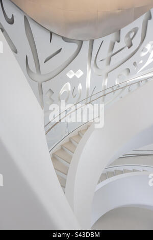 Escaliers modernes au Musée du futur à Dubaï, minimalisme Banque D'Images