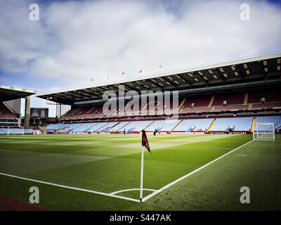 Vue générale sur Villa Park, qui abrite le club de football Aston Villa de Birmingham, en Angleterre. Aston Villa jouer dans la Premier League anglaise. Banque D'Images