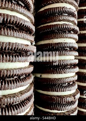 Piles d'Oreos Banque D'Images