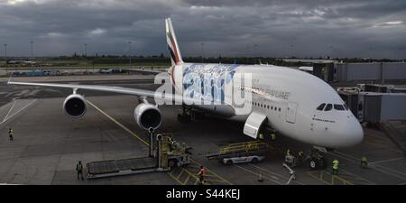 Airbus A380-800 Emirates à l'aéroport de Birmingham (BHX) Banque D'Images