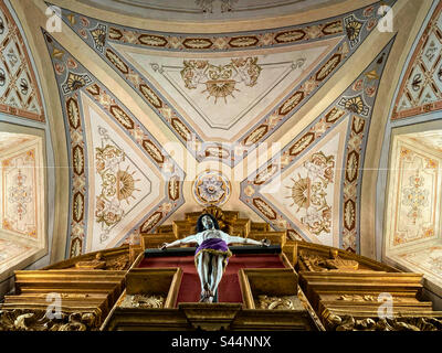 Une image de Jésus Christ crucifié décore l'église Iglesia de San Miguel à Villa Progreso, Ezequiel Montes, Queretaro, Mexique Banque D'Images