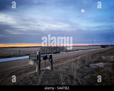 Boîtes aux lettres sur une route de campagne au Nebraska Banque D'Images