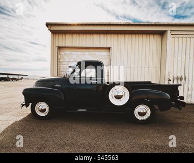 La Chevrolet 3100, également connue sous le nom de Chevrolet Advance Design, était une gamme de pick-up produits par Chevrolet de 1947 à 1955. Il a remplacé les anciens camions de la série AK de Chevrolet. Banque D'Images