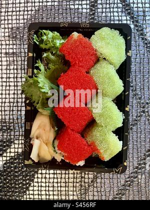 sushis rouges et verts Banque D'Images