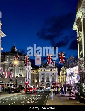 Vue du secteur de Piccadilly vers le nord le long de Regent Street Saint James’s, City of Westminster, Londres, prise en juillet 2023. Banque D'Images