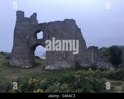 Château de Pennard, Gower, pays de Galles par un jour brumeux Banque D'Images