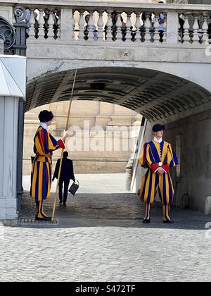 Les gardes suisses de la Cité du Vatican Banque D'Images