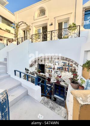 Magasins sur la rue principale de Oia , Santorin, Grèce Banque D'Images