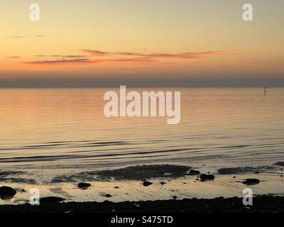 Coucher de soleil à Maryport, Cumbria, Angleterre avec vue sur l'Écosse Banque D'Images