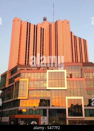 Bâtiments modernistes dans la région de Montparnasse à Paris Banque D'Images