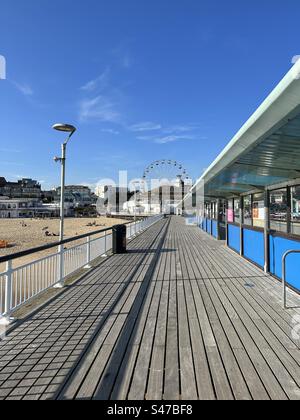 Plage et jetée de Bournemouth. Bournemouth, Angleterre, côte sud. Banque D'Images
