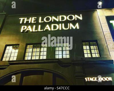 Le London Palladium Stage Door à l'arrière du célèbre théâtre. Banque D'Images