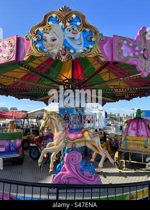 Carrousel de la jetée de Bournemouth. Joyeux et coloré se balader sur la jetée de Bournemouth, Angleterre, Royaume-Uni. Banque D'Images