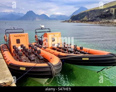 Rib Boats amarrés à Elgol, île de Skye Banque D'Images