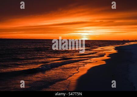 Coucher de soleil à Santa Rosa Beach, Floride Banque D'Images