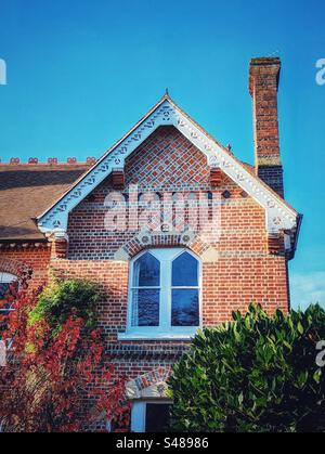 Barge et maçonnerie à motifs sur une maison victorienne Banque D'Images