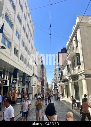 Rue Ermou dans le quartier Syntagma à Athènes Banque D'Images