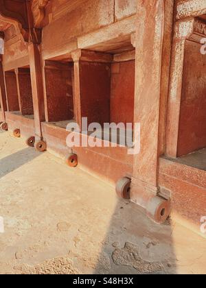 Architecture, dessins du palais moghol montrant des motifs et des détails du site du patrimoine mondial de l'UNESCO à Fatehpur Sikri en Inde Banque D'Images