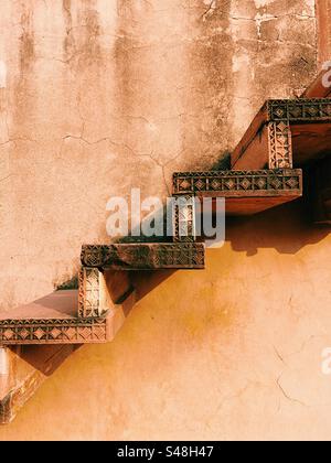 Architecture, dessins du palais moghol montrant des motifs et des détails du site du patrimoine mondial de l'UNESCO à Fatehpur Sikri en Inde Banque D'Images