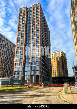 Nouveaux immeubles de bureaux sur Whitehall Road dans le centre-ville de Leeds Banque D'Images