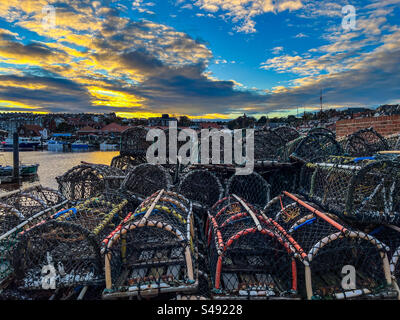 Pots de homard sur les rives de la rivière Esk à Whitby North Yorkshire Banque D'Images
