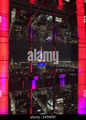 Vue sur l'Empire State Building depuis le sommet de la tour Summit One Vanderbilt Banque D'Images