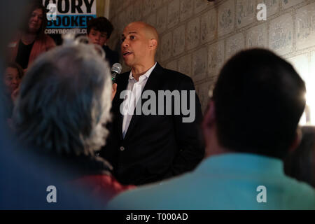 Claremont, New Hampshire, USA. Mar 15, 2019. Candidat présidentiel COREY BOOKER s'exprime à l'arret de campagne à Tours Crédit : Preston Ehrler/ZUMA/Alamy Fil Live News Banque D'Images