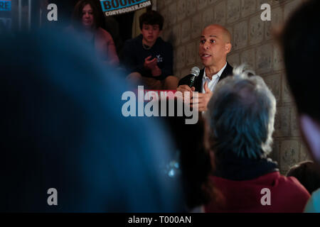 Claremont, New Hampshire, USA. Mar 15, 2019. Candidat présidentiel COREY BOOKER s'exprime à l'arret de campagne à Tours Crédit : Preston Ehrler/ZUMA/Alamy Fil Live News Banque D'Images