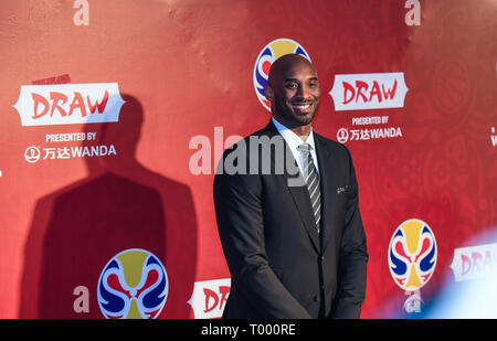 Shenzhen, la province chinoise du Guangdong. Mar 16, 2019. Kobe Bryant réagit avant le tirage de la FIBA 2019 Cérémonie de la Coupe du Monde de Basket-ball à Shenzhen, province du Guangdong en Chine du sud, le 16 mars 2019. Credit : Mao Siqian/Xinhua/Alamy Live News Banque D'Images