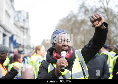 Londres, Royaume-Uni, le 16 mars 2019. Des manifestants dans le centre de Londres. Une marche, organisée par des groupes d'activistes, 'Se tenir jusqu'au racisme' et 'aime la musique déteste le racisme", et soutenue par divers syndicats va de Hyde Park Corner via Piccadilly et Trafalgar Square et de Whitehall, Downing Street à Westminster. Credit : Carol Moir/Alamy Live News Banque D'Images