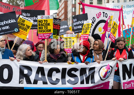 Londres, Royaume-Uni. 16 mars, 2019. Les gens se rassemblent pour protester contre les groupes d'extrême-droite en France et en Europe. Credit : AndKa/Alamy Live News Banque D'Images