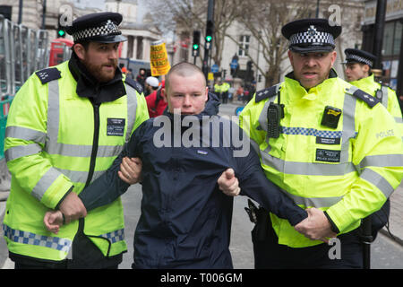 London UK 16 mars 2019 manifestants portant des banderoles et des pancartes Windrush part à l'ONU contre le racisme manifestation de jour dans le centre de Londres. Banque D'Images